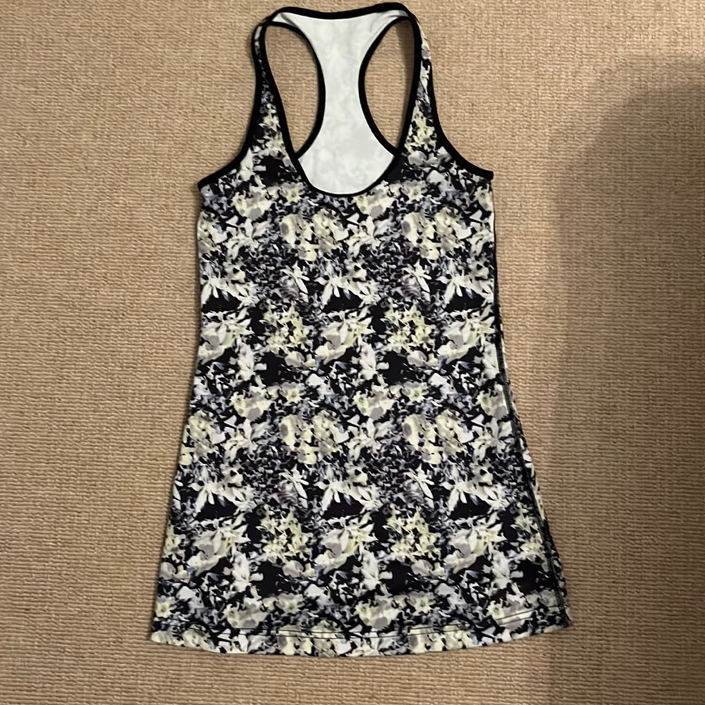 Lululemon tank